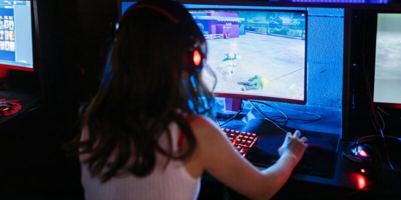 外付け・内蔵型サウンドカードを使用してゲームをする人